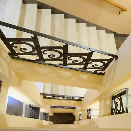 Отель Majestic Plaza 4*