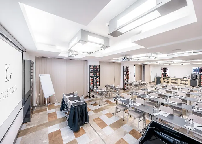 Hotel Majestic Plaza 4*