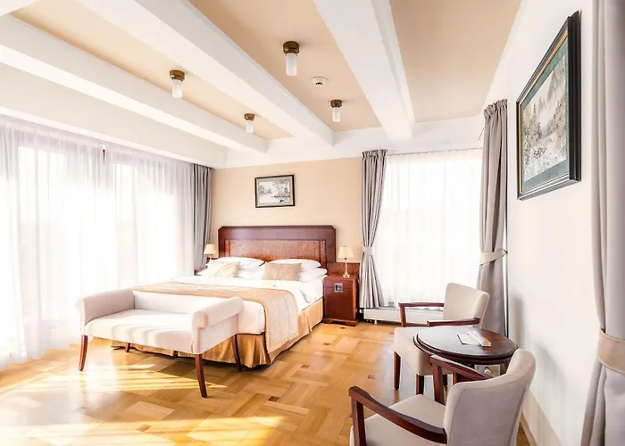 Majestic Plaza Hotel 4*