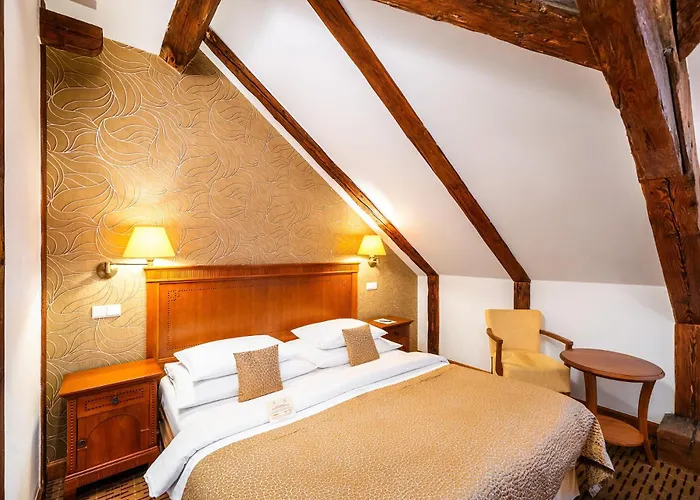 Hotel Majestic Plaza 4*