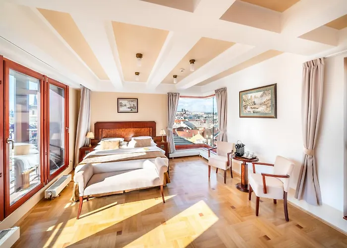 Majestic Plaza 4*