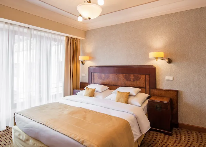 Majestic Plaza 4*