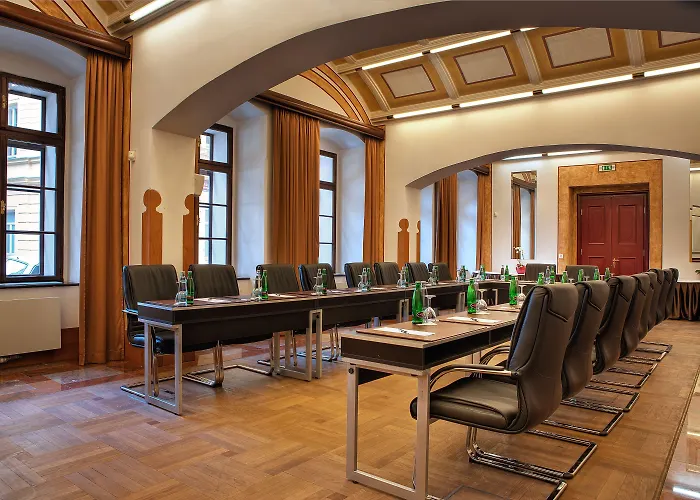 Majestic Plaza 4*