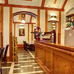 Majestic Plaza 4*