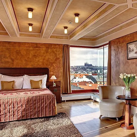 Majestic Plaza Hotell