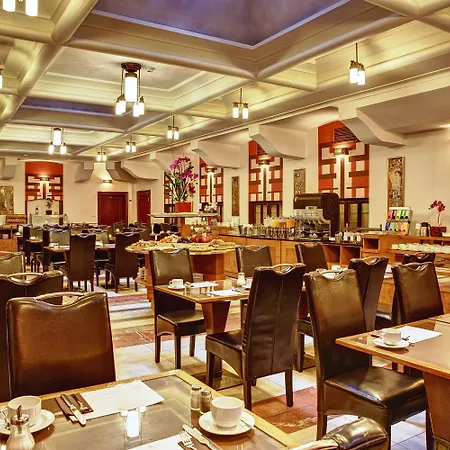 Hotell Majestic Plaza