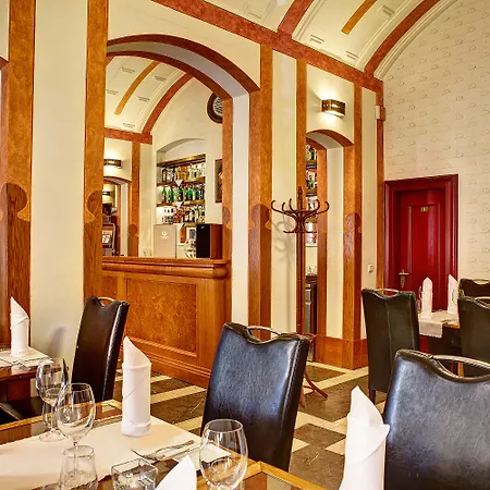 Majestic Plaza 4*