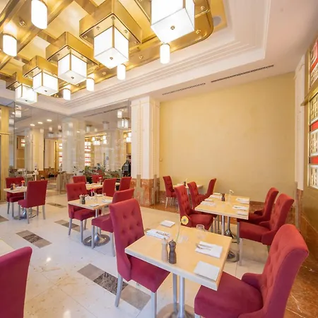 Majestic Plaza Hotell