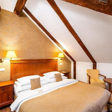 Hotell Majestic Plaza 4*