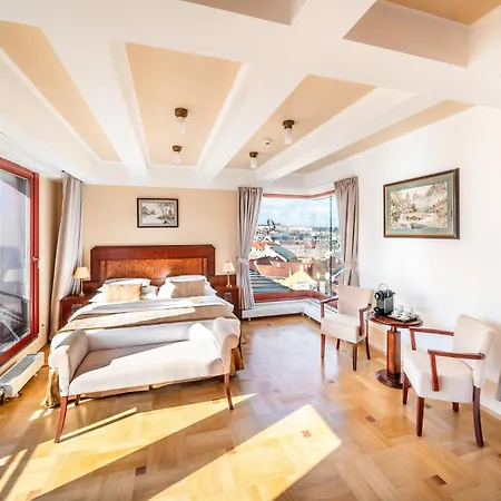 Majestic Plaza 4*