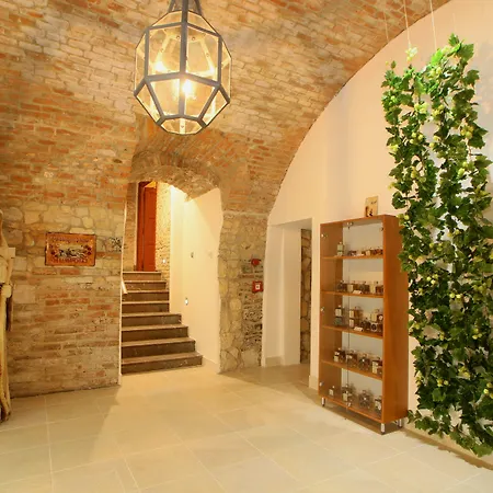 호텔 Majestic Plaza 4*