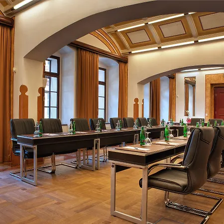 Majestic Plaza 4*