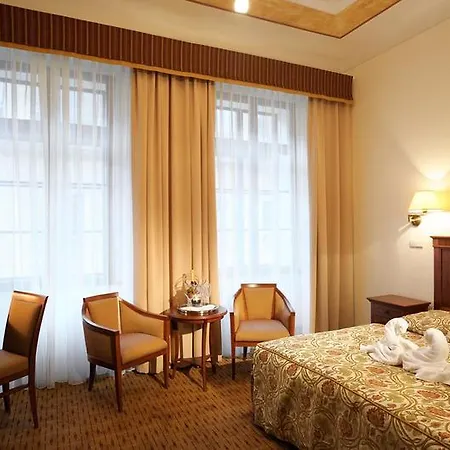 Majestic Plaza Hotell
