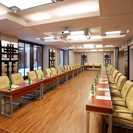 Majestic Plaza Hotell 4*
