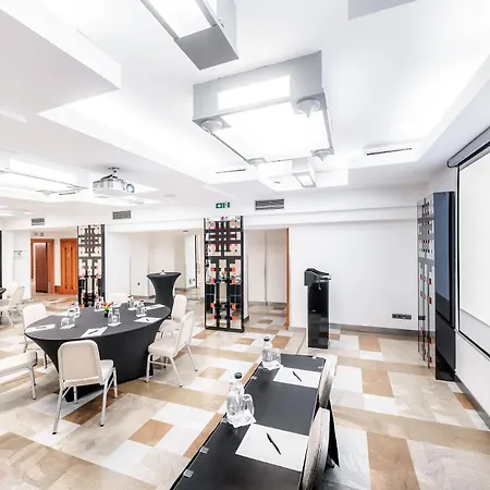 Majestic Plaza מלון 4*
