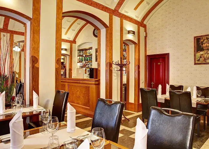 Majestic Plaza 4*