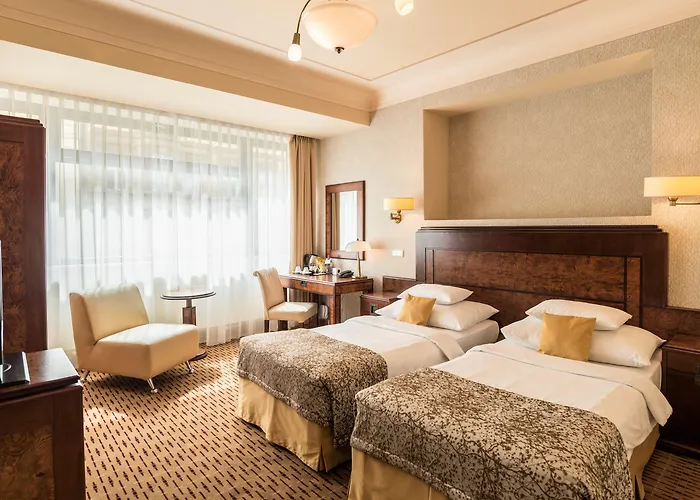 Majestic Plaza 4*