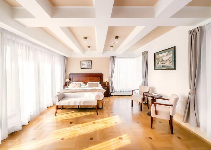 Majestic Plaza 4*
