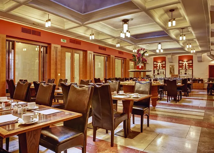 Majestic Plaza 4*