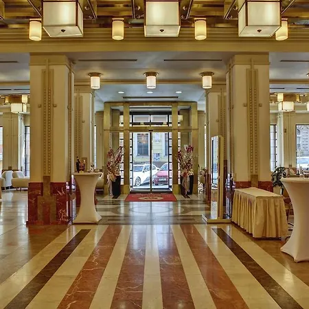 מלון Majestic Plaza 4*
