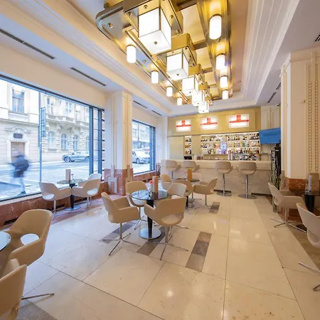 Majestic Plaza מלון