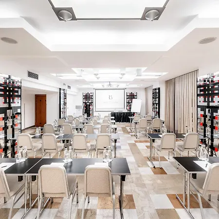 Majestic Plaza מלון